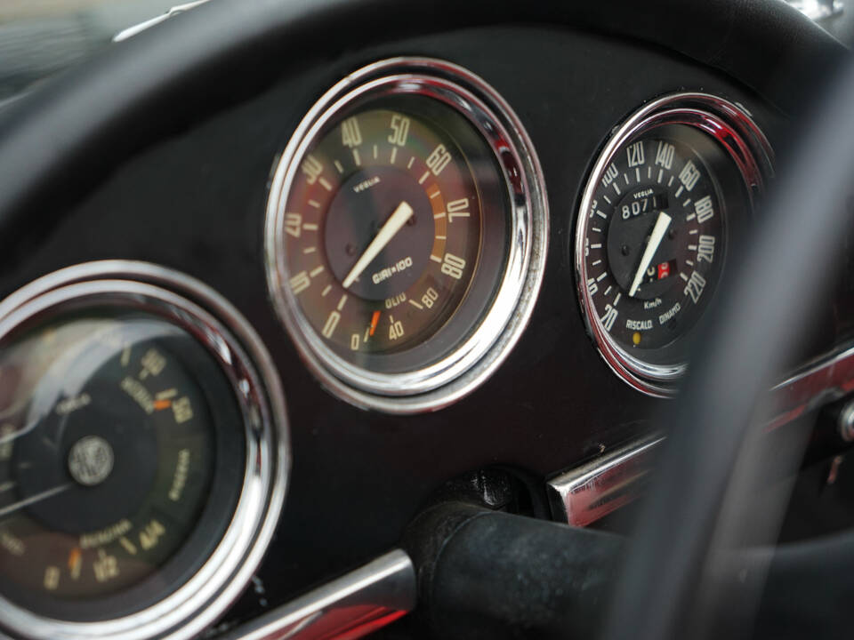 Image 6/20 of Alfa Romeo Giulia 1600 Spider (1964)