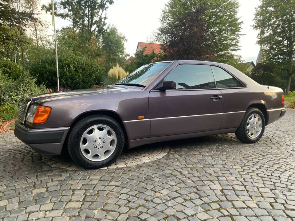 Bild 4/35 von Mercedes-Benz 230 CE (1992)