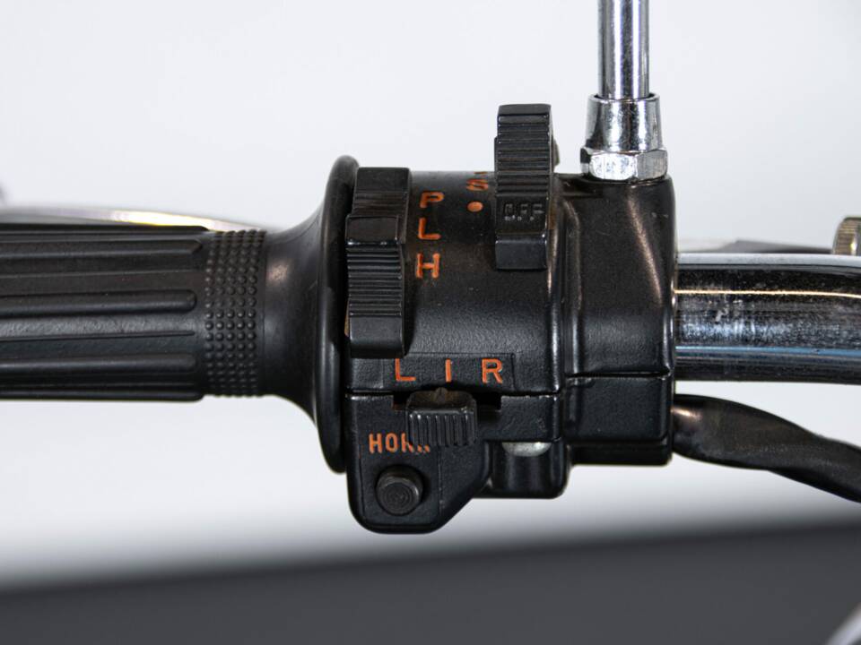 Image 26/50 of Suzuki DUMMY (1979)