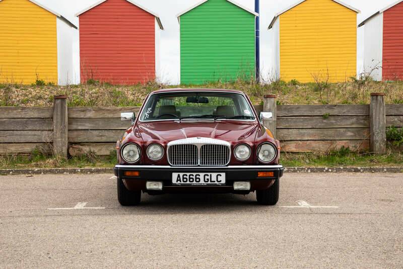 Image 23/50 of Daimler Double Six (1983)