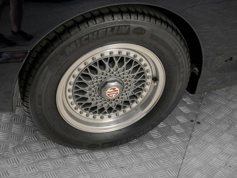 Bild 34/50 von MG RV8 (1993)