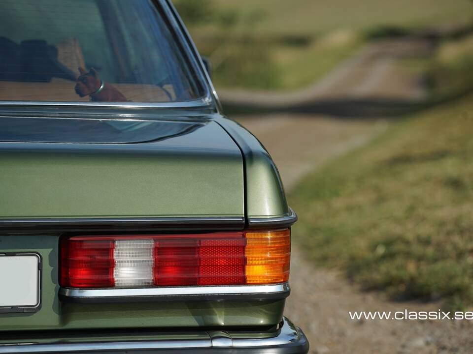 Image 14/17 of Mercedes-Benz 280 CE (1977)