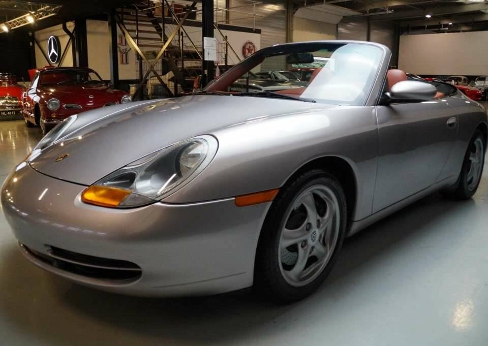 Immagine 48/50 di Porsche 911 Carrera 4 (2001)