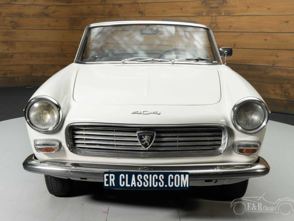Imagen 5/8 de Peugeot 404 Convertible (1966)