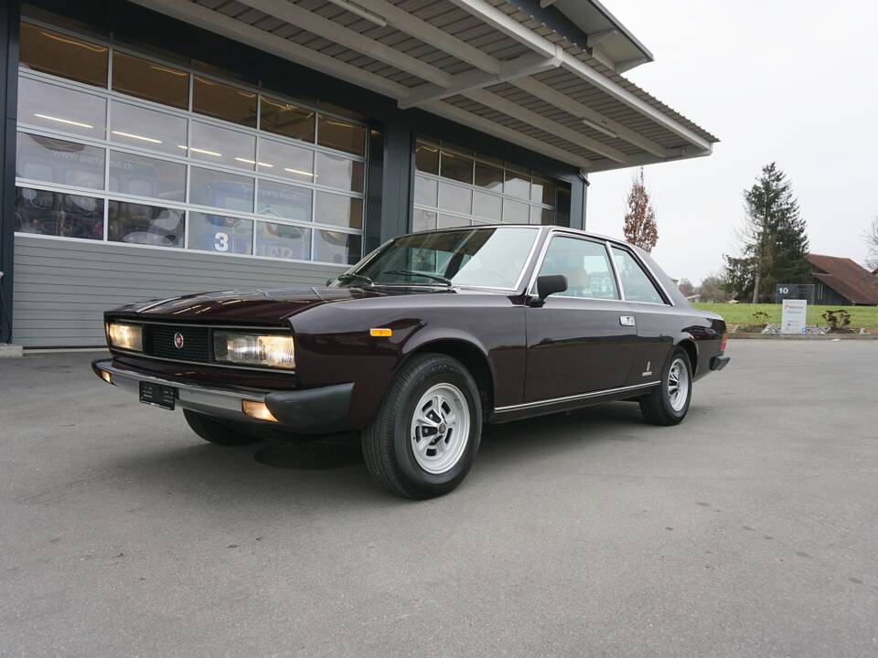 Image 2/74 of FIAT 130 Coupé (1973)