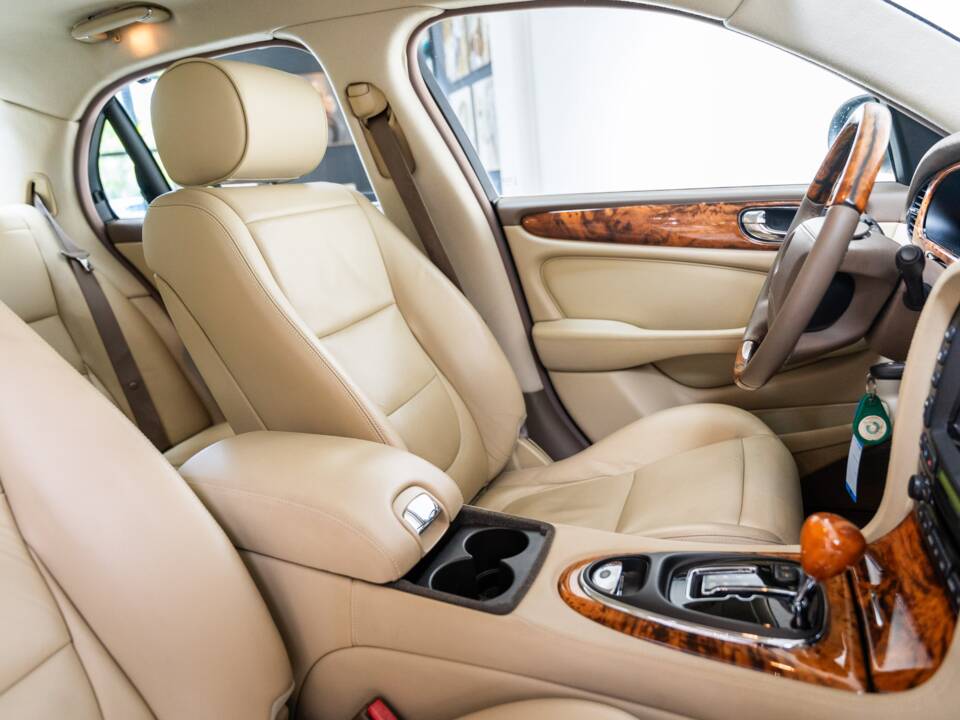 Bild 19/32 von Jaguar XJ 8 3.5 (2005)