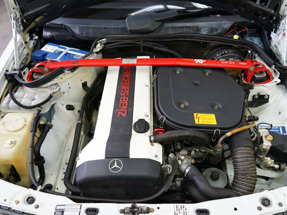Imagen 33/36 de Mercedes-Benz 190 E 2.6 (1990)