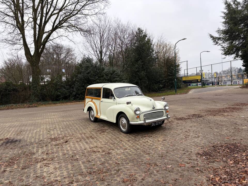 Image 4/4 of Morris Minor 1000 Traveller (1970)
