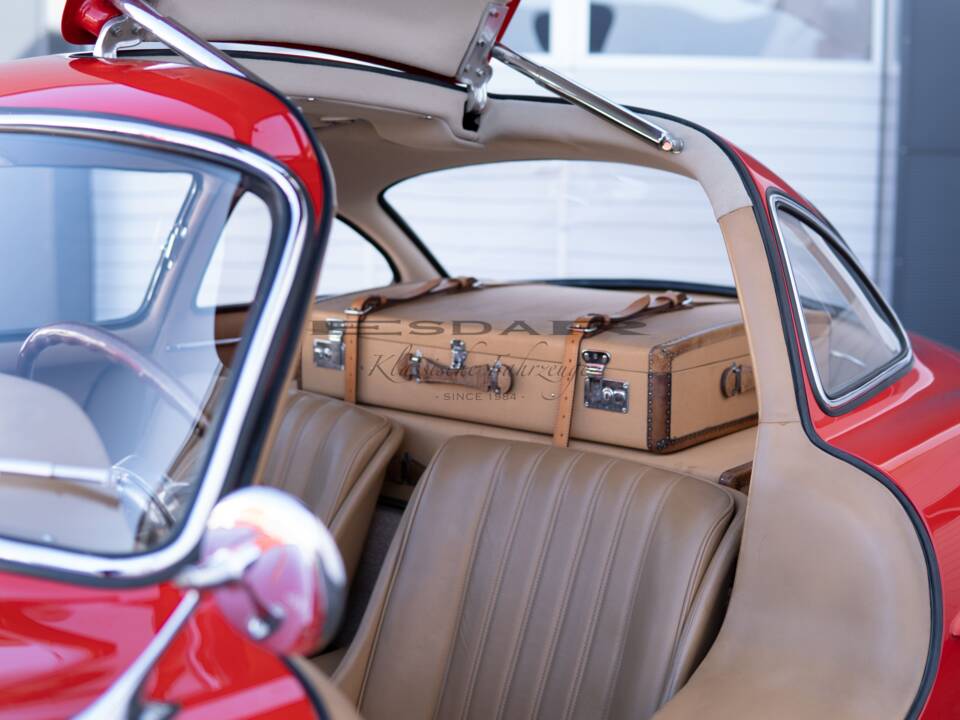 Image 30/49 of Mercedes-Benz 300 SL "Gullwing" (1955)