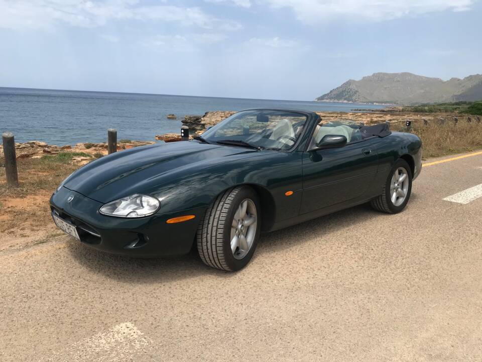 Image 12/22 of Jaguar XK8 4.0 (1996)