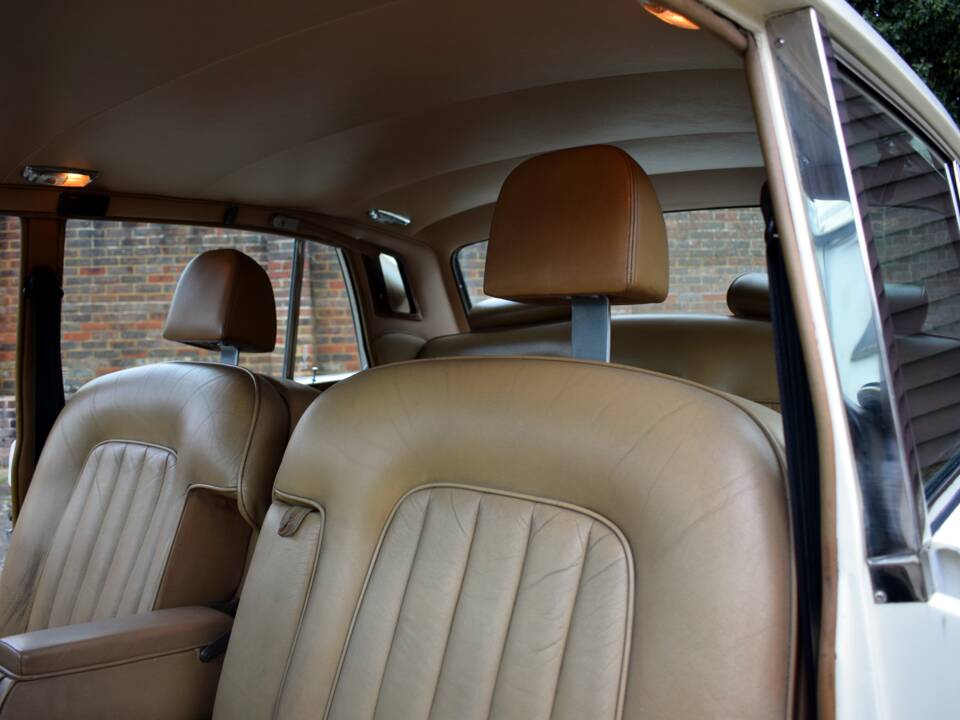 Image 41/50 of Rolls-Royce Silver Shadow II (1979)