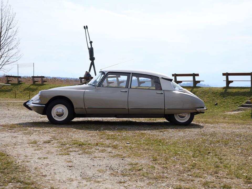 Image 4/28 of Citroën ID 19 (1966)