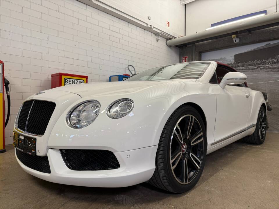 Image 2/20 of Bentley Continental GTC V8 (2012)