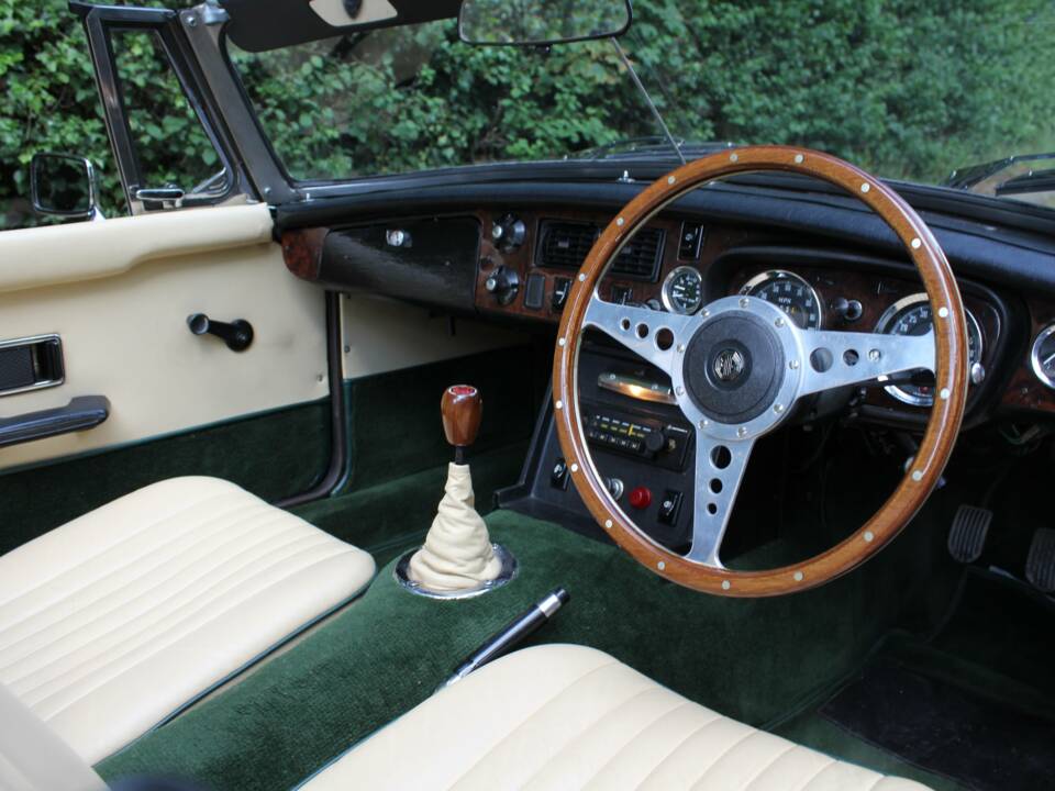 Bild 8/16 von MG MGB (1972)
