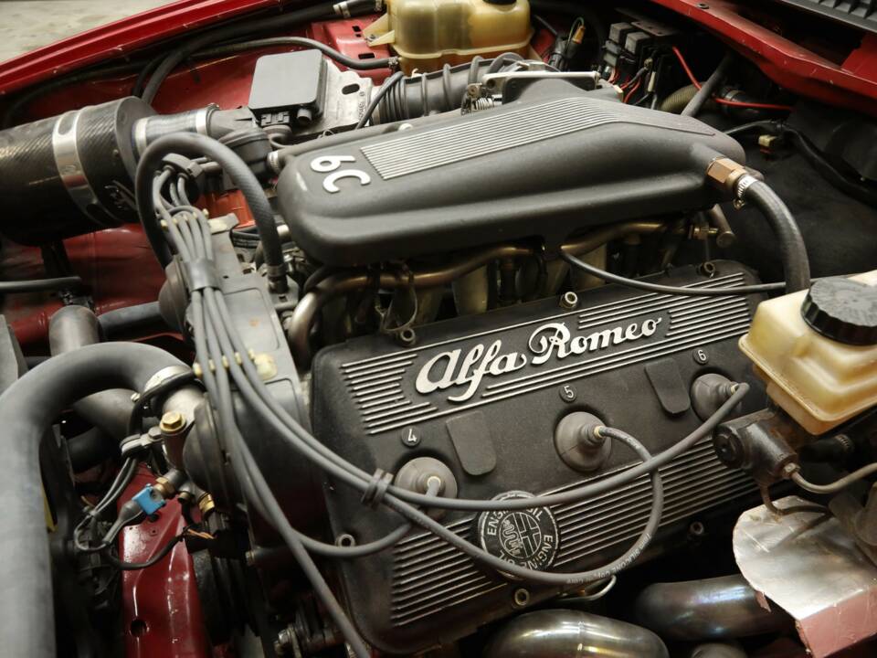 Image 23/50 de Alfa Romeo 75 3.0 V6 QV (1990)