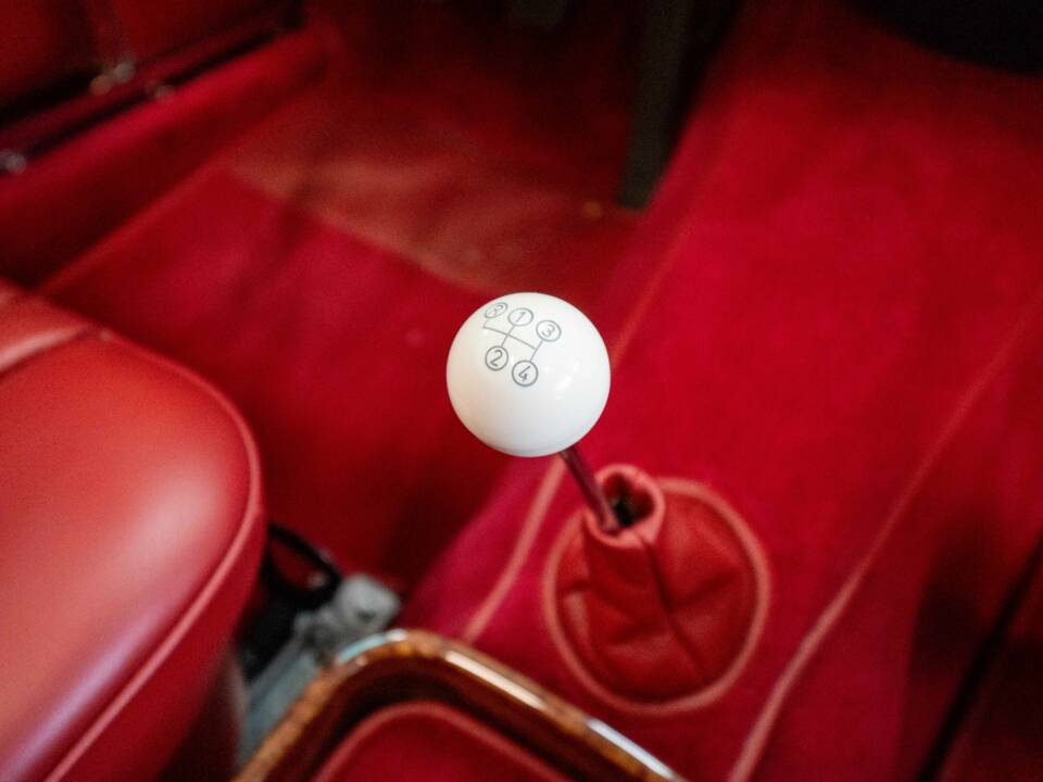 Image 19/37 of Mercedes-Benz 250 SE (1966)