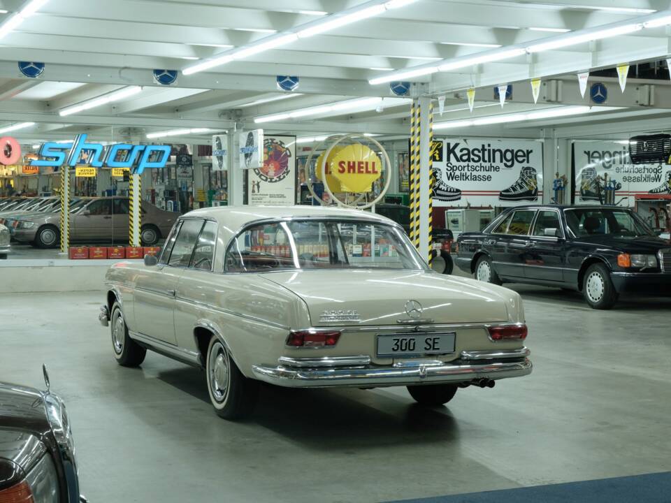 Image 6/50 of Mercedes-Benz 300 SE (1966)