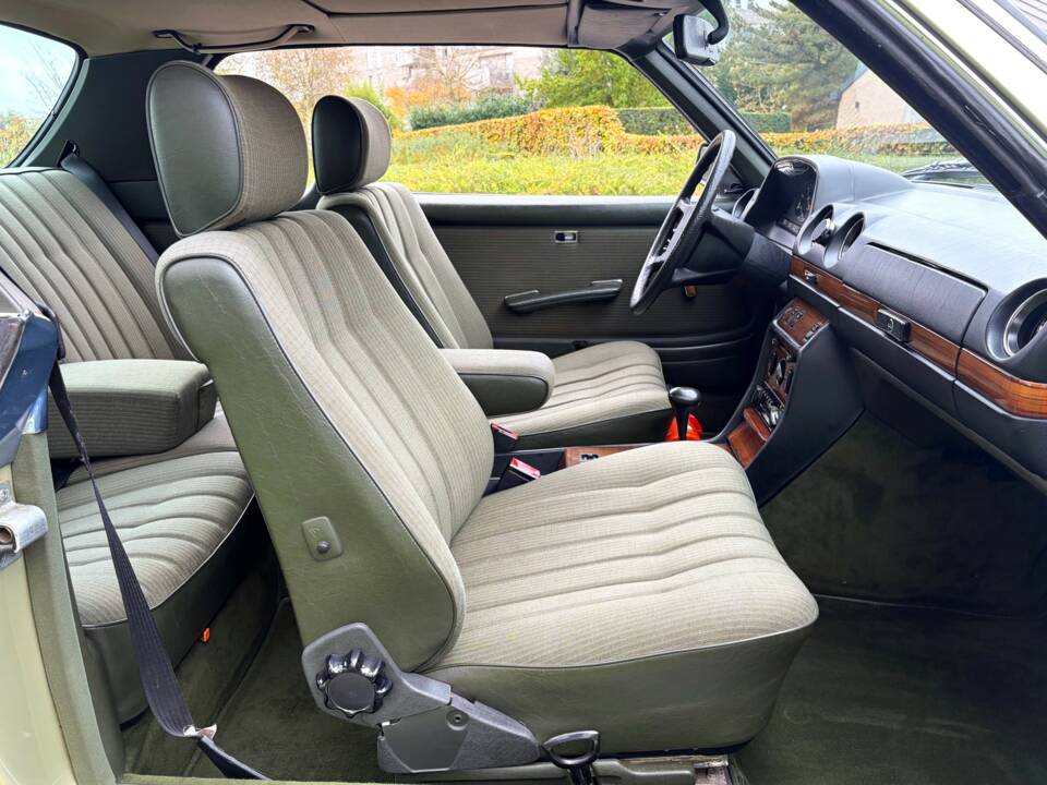 Afbeelding 33/35 van Mercedes-Benz 280 CE (1983)