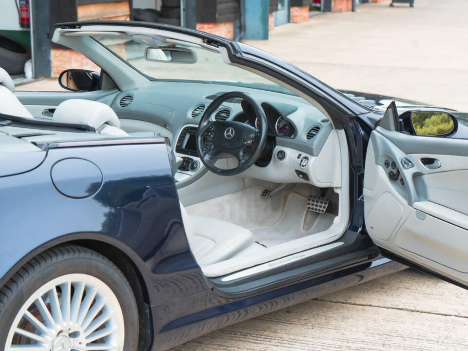 Bild 32/50 von Mercedes-Benz SL 55 AMG (2004)