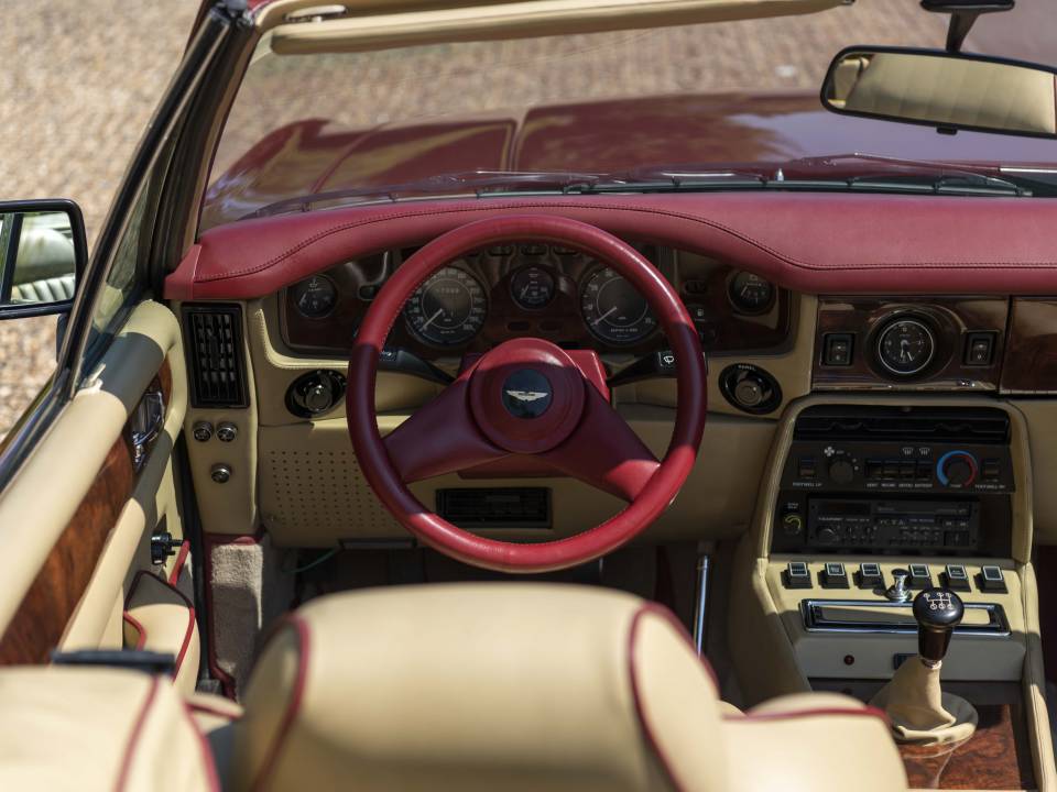 Immagine 18/34 di Aston Martin V8 EFi Volante (1987)