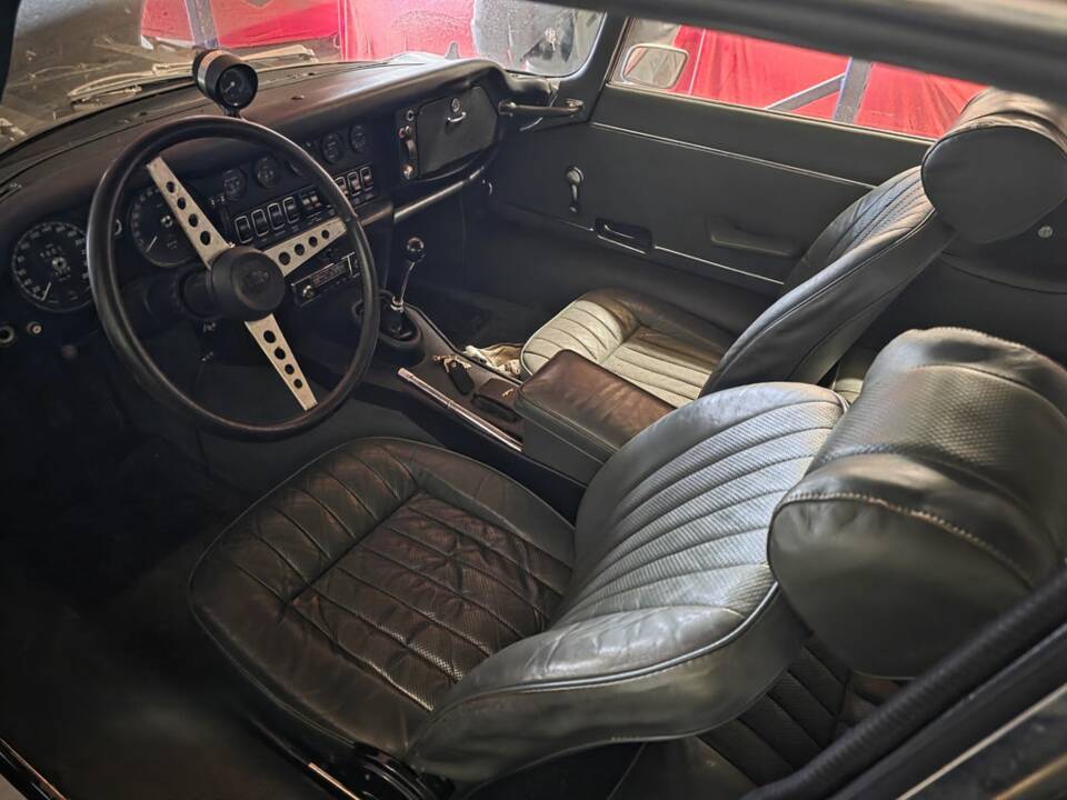 Image 2/8 of Jaguar Type E V12 (2+2) (1971)