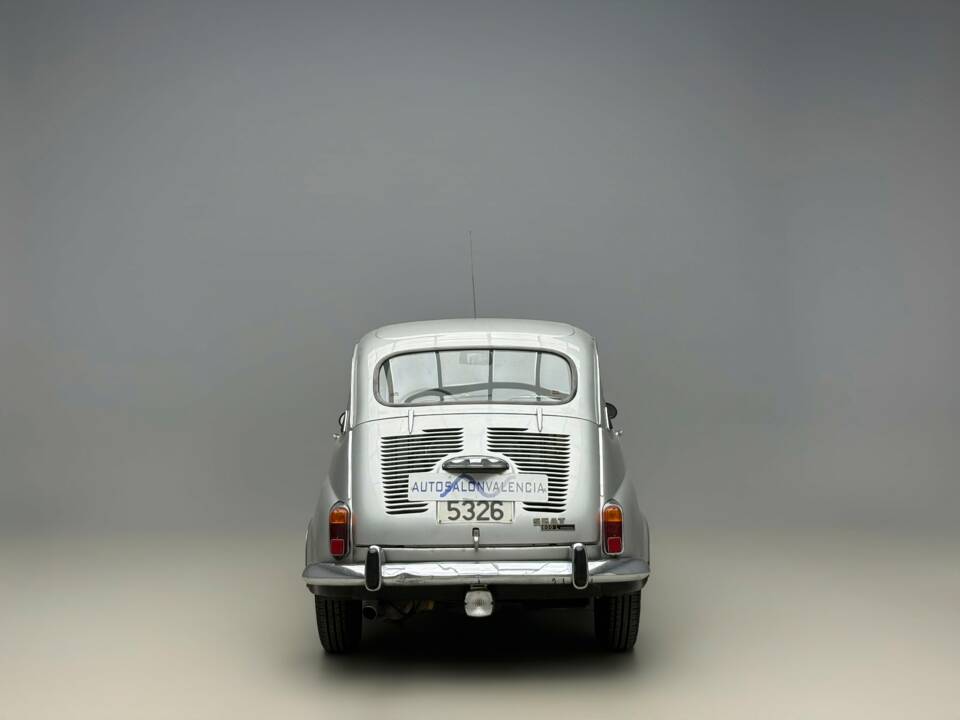 Immagine 7/20 di SEAT 600 L (1972)