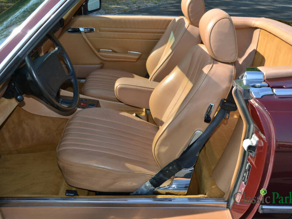 Image 12/50 of Mercedes-Benz 560 SL (1987)