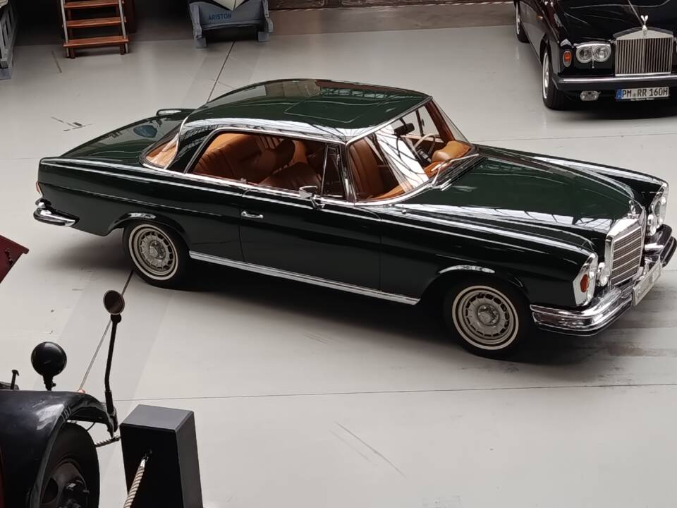 Image 9/54 of Mercedes-Benz 280 SE 3,5 (1970)