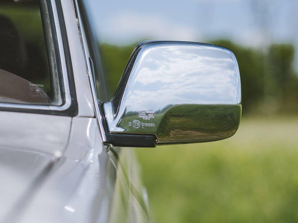 Image 8/37 of Toyota Land Cruiser FJ80 (1991)