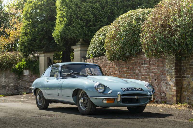 Image 12/50 de Jaguar E-Type (1968)
