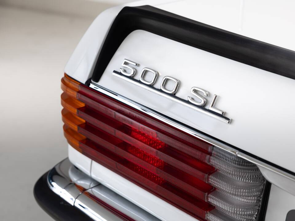 Image 30/35 de Mercedes-Benz 500 SL (1984)