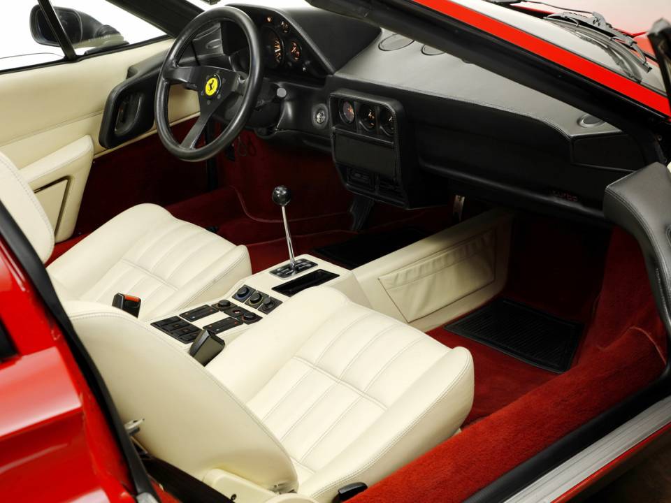 Image 13/21 de Ferrari 208 GTS Turbo (1987)