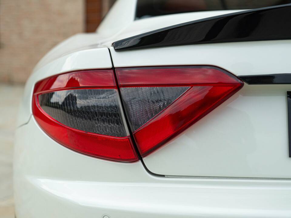 Bild 24/50 von Maserati GranTurismo 4.2 (2008)