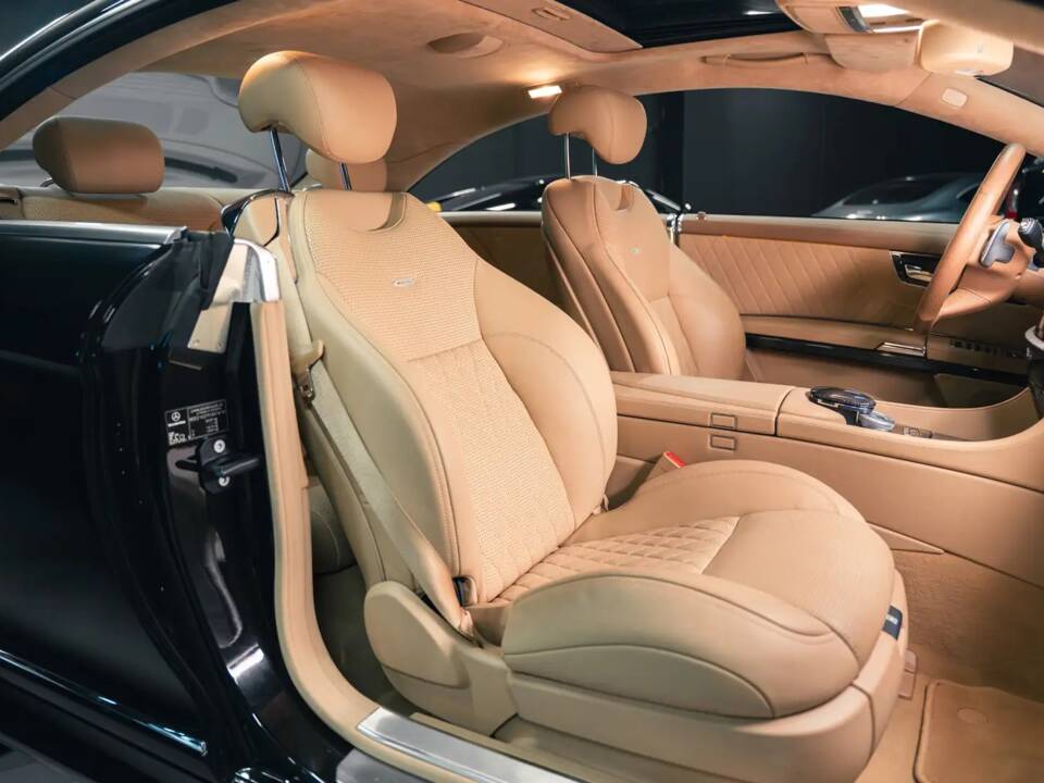 Image 27/40 of Mercedes-Benz CL 65 AMG (2008)