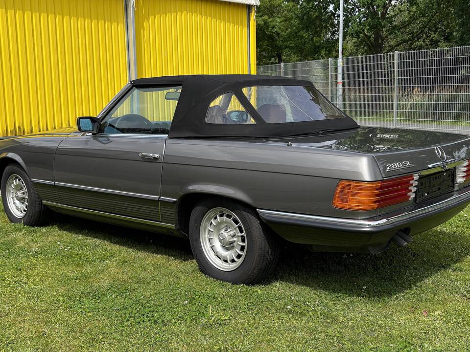 Image 10/24 de Mercedes-Benz 280 SL (1984)