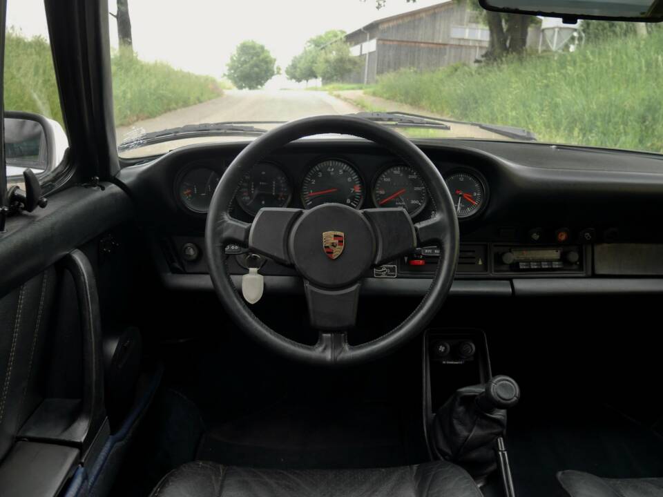 Image 15/25 of Porsche 911 Carrera 3.0 (1976)