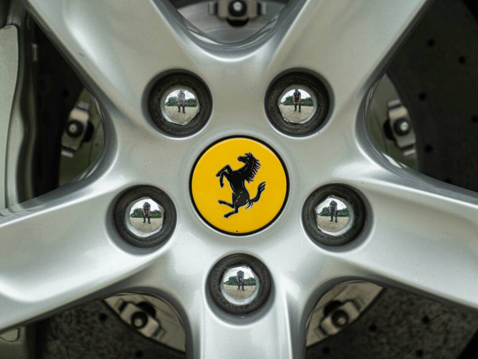 Bild 38/50 von Ferrari California T (2014)