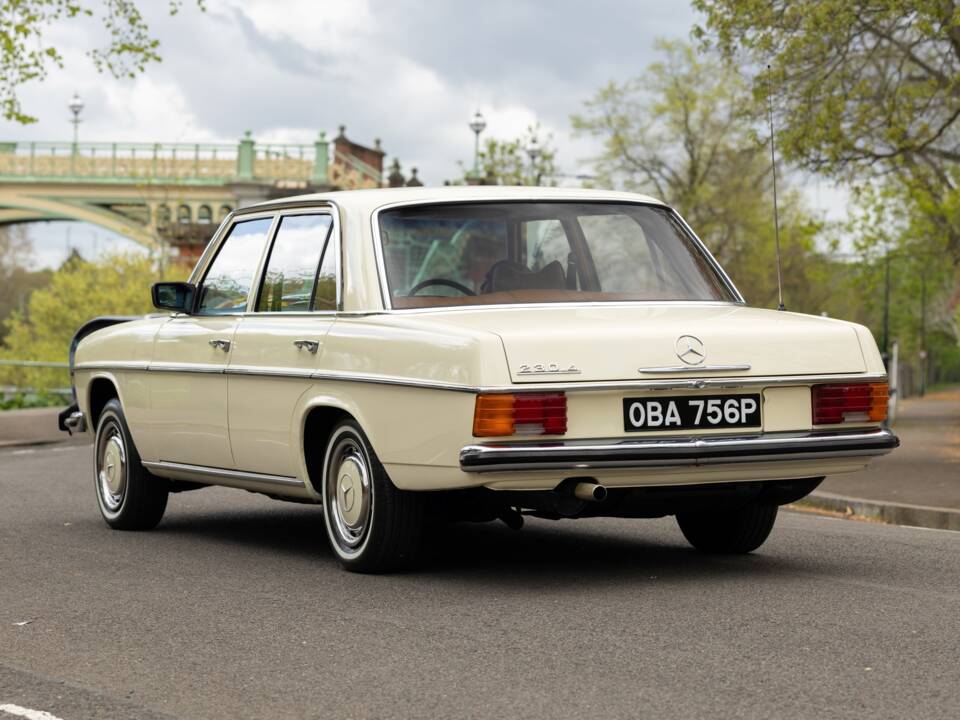 Bild 3/40 von Mercedes-Benz 230/4 (1976)