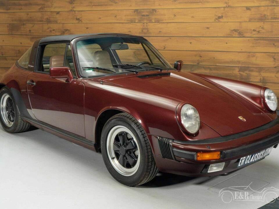 Image 17/19 of Porsche 911 Carrera 3.2 (1984)