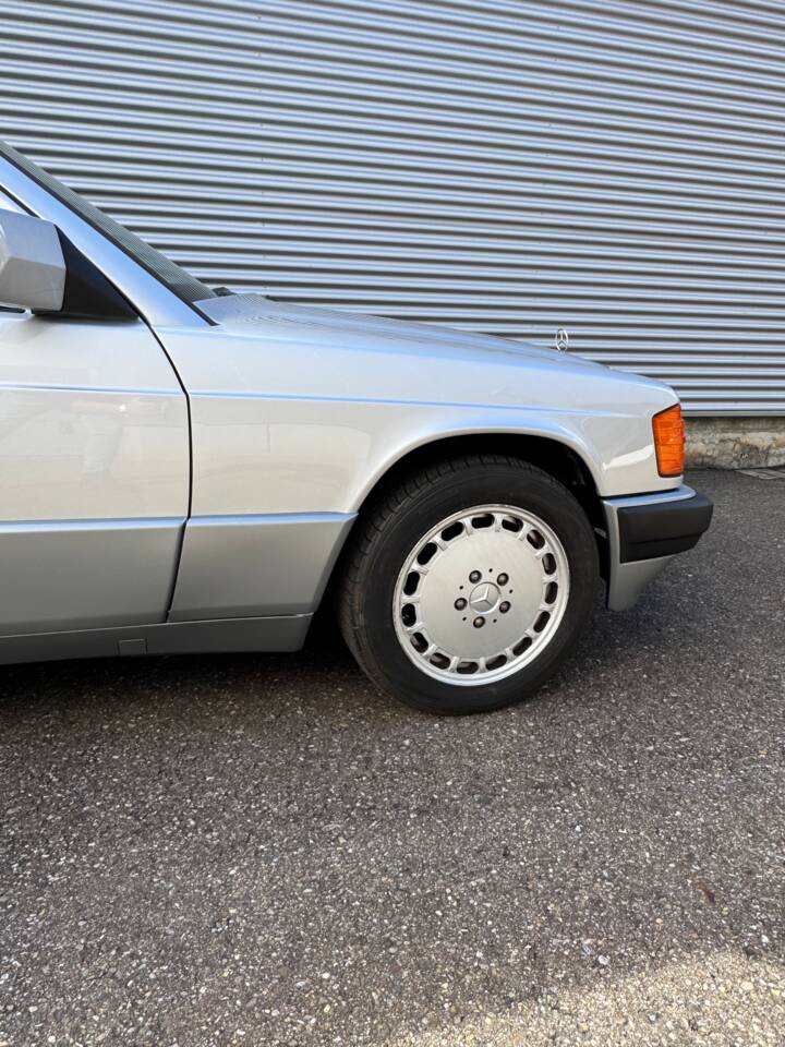 Bild 6/41 von Mercedes-Benz 190 E 2.0 (1992)