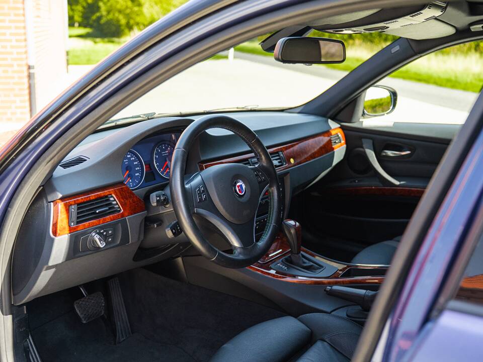 Image 15/32 of ALPINA B3 S Bi-Turbo xDrive (2012)