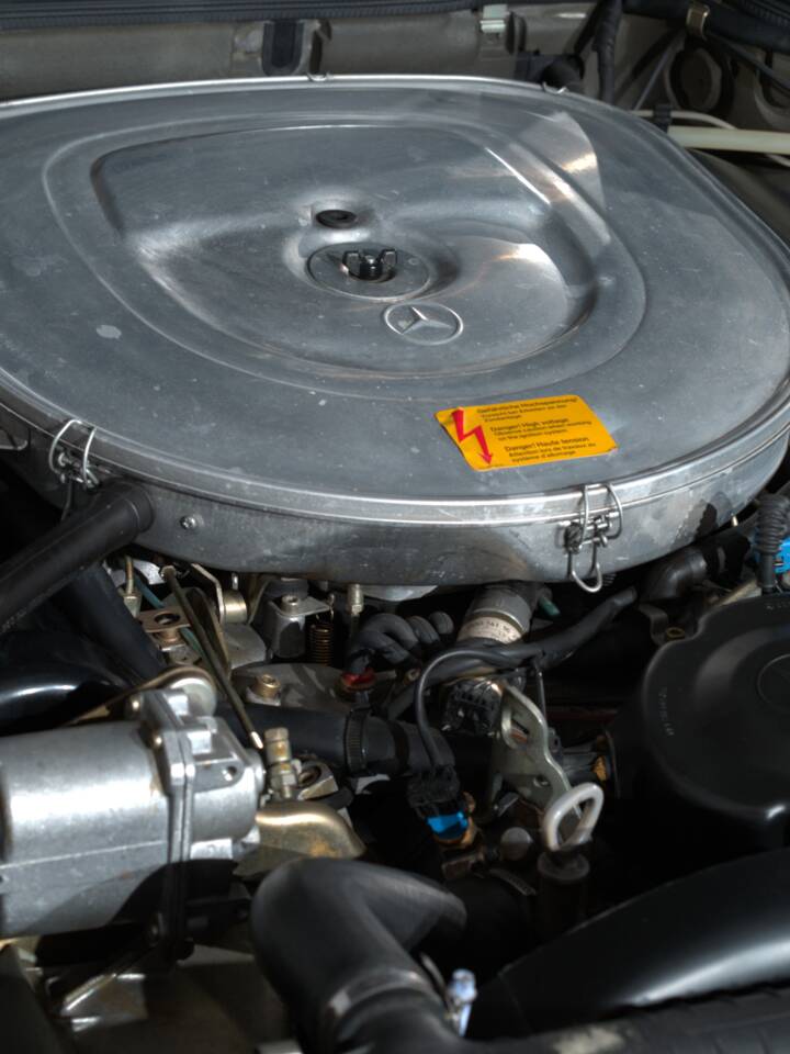 Image 20/52 of Mercedes-Benz 560 SEL (1988)
