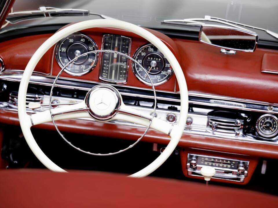 Image 15/29 of Mercedes-Benz 300 SL Roadster (1959)
