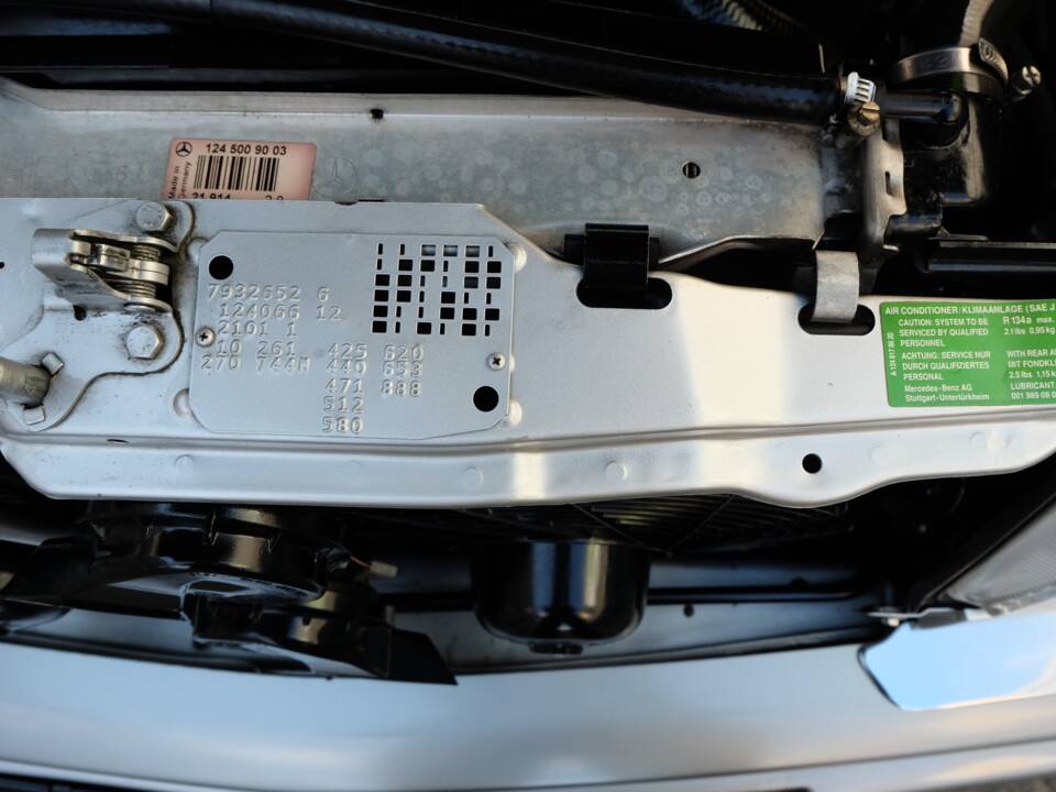 Image 67/74 of Mercedes-Benz E 320 (1997)