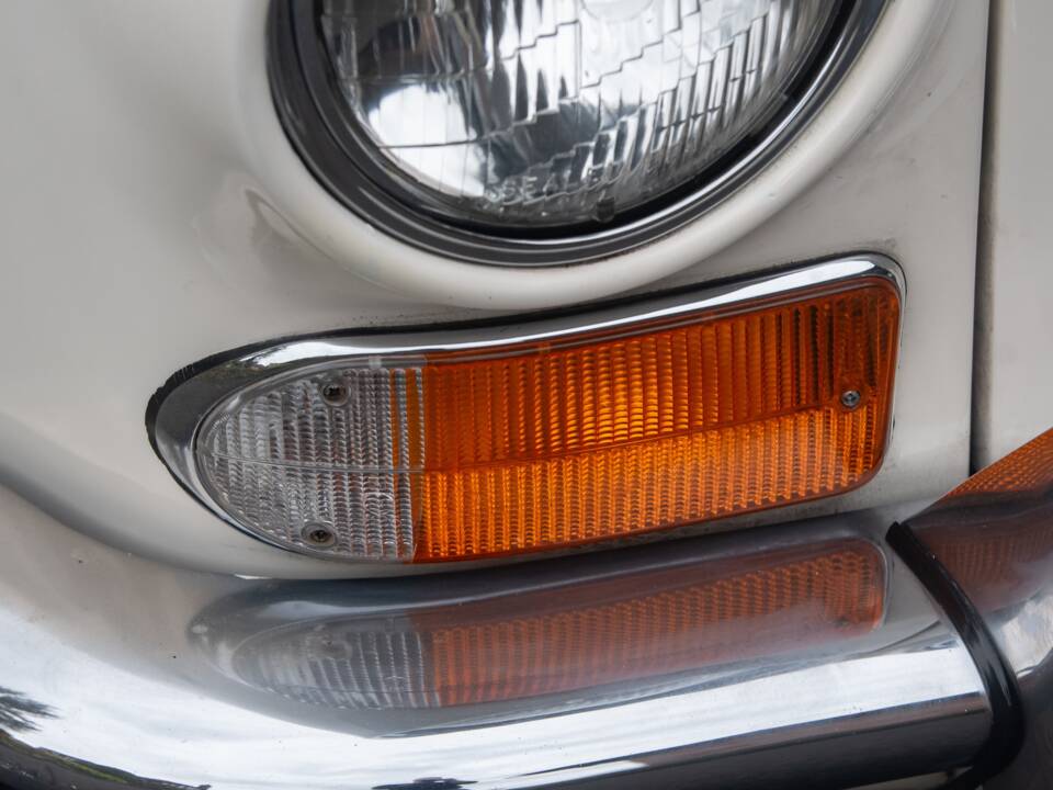 Image 35/50 of Jaguar XJ 6 4.2 (1972)