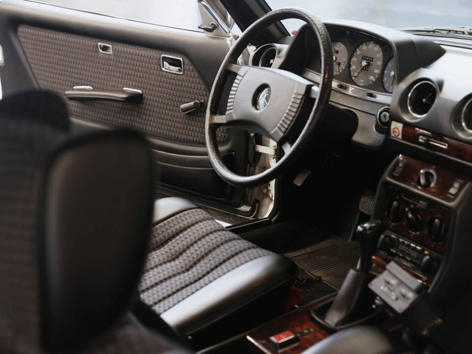 Image 20/36 of Mercedes-Benz 280 CE (1979)
