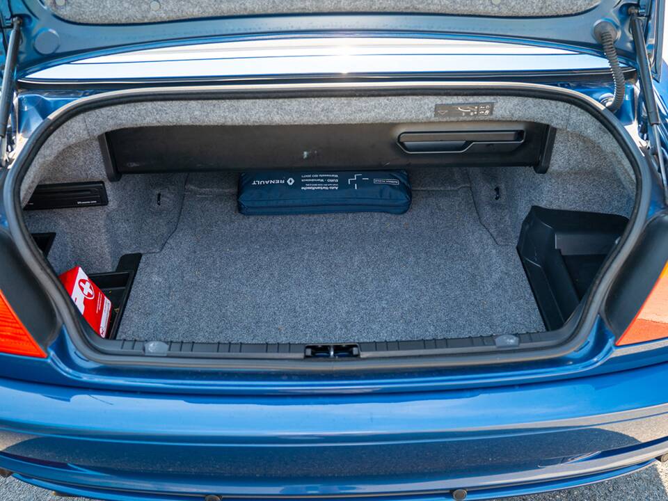 Image 27/31 of BMW 325Ci (2001)