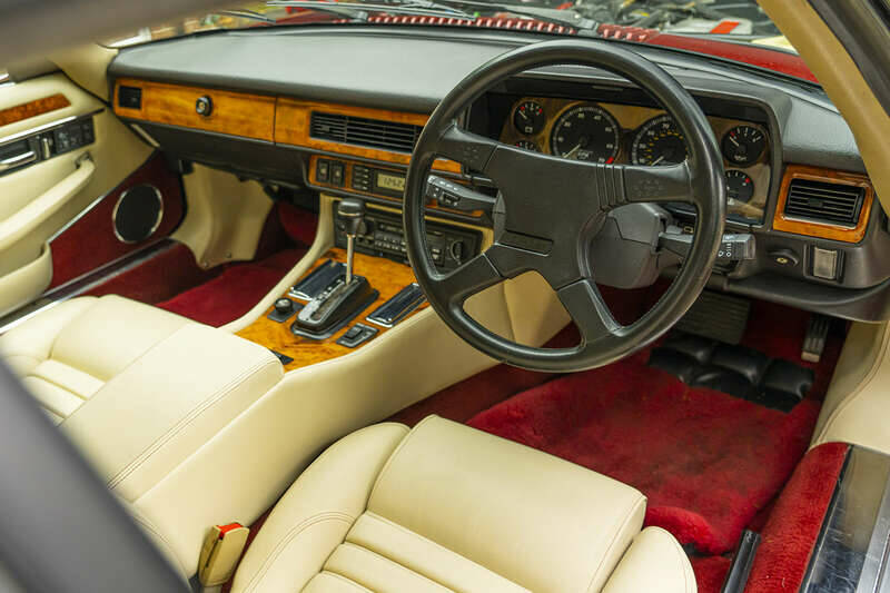 Image 2/50 of Jaguar XJS 6.0 (1993)