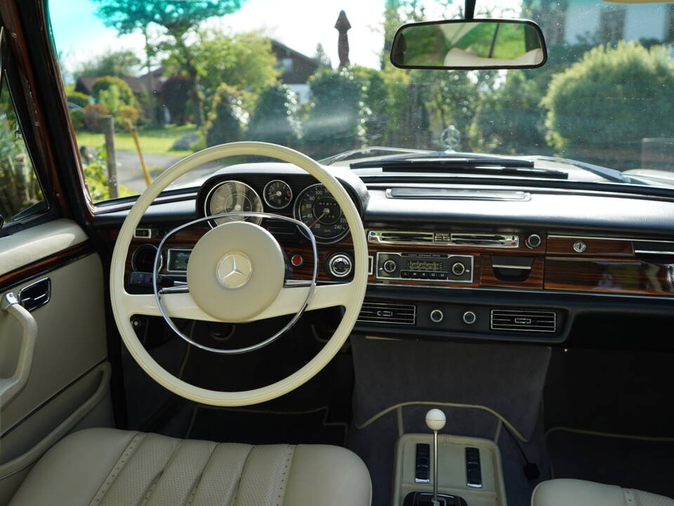 Image 37/38 of Mercedes-Benz 300 SEL 6.3 (1970)
