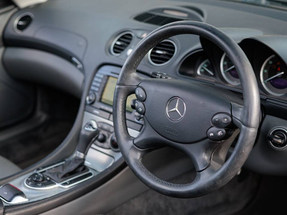 Image 4/50 of Mercedes-Benz SL 350 (2004)